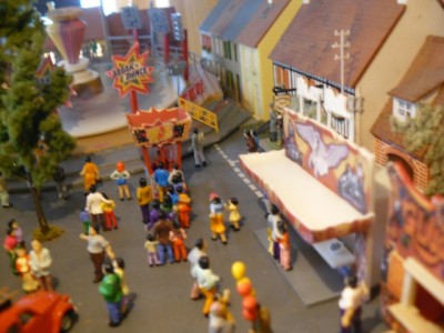 on peut apercevoir le monde la petite fete de village