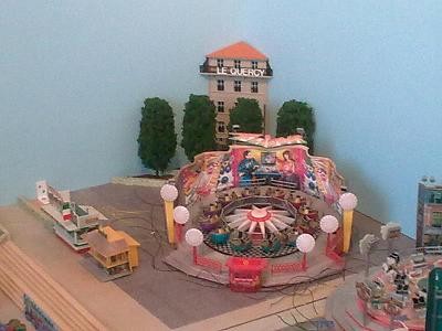 Le nouveau coin de ma fête avec l'ensemble du fond ; manque encore quelques arbres et le toboggan