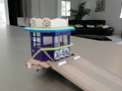 Mon pupitre est terminé, du moins du point de vue extérieur ! Il y a encore pas mal de boulot en dessous pour tout rebrancher.