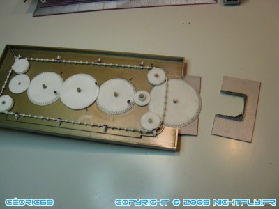 j'ai donc sectionné la partie que vous voyez puis couper aussi le support du moteur...