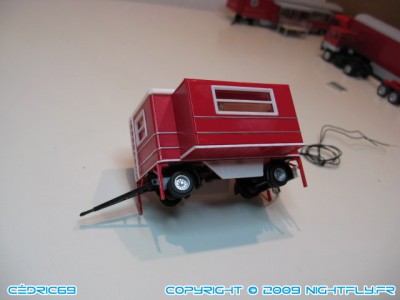 vue de ma caisse"maison" faite a partir de caravanes faller... avec coulisse a tiroir...